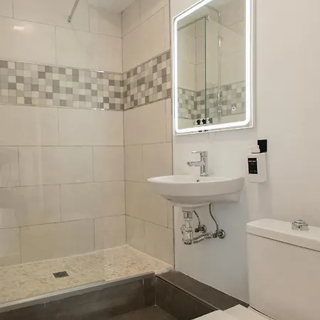 The Clover ゲストハウス