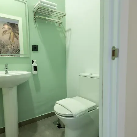 The Clover ゲストハウス